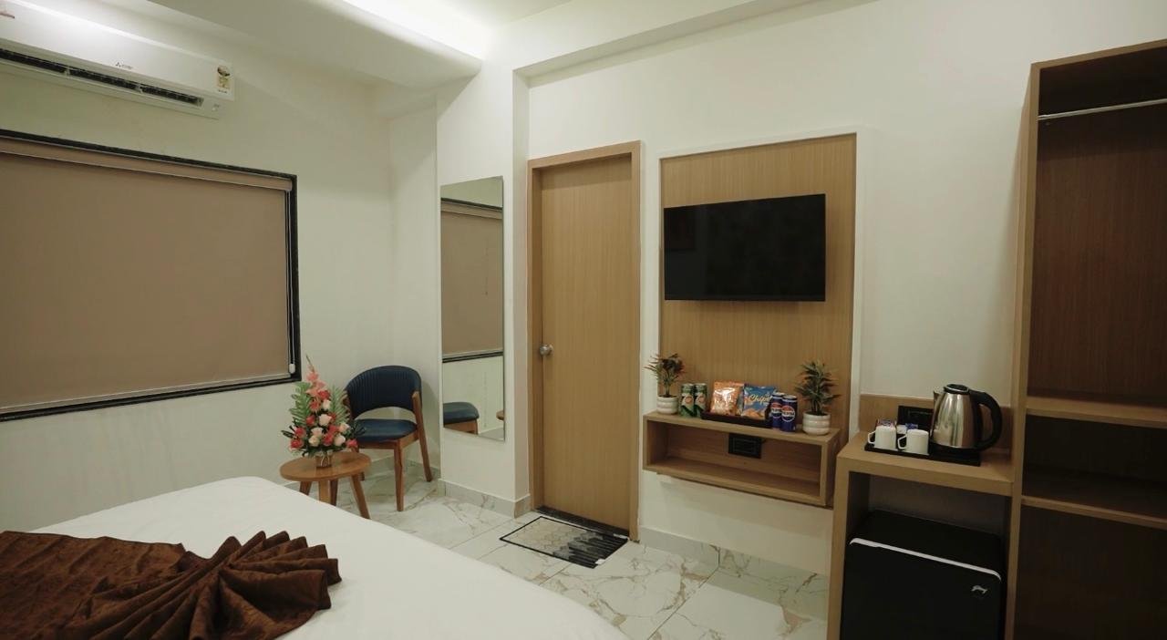 Deluxe Room – Wardrobe & Console